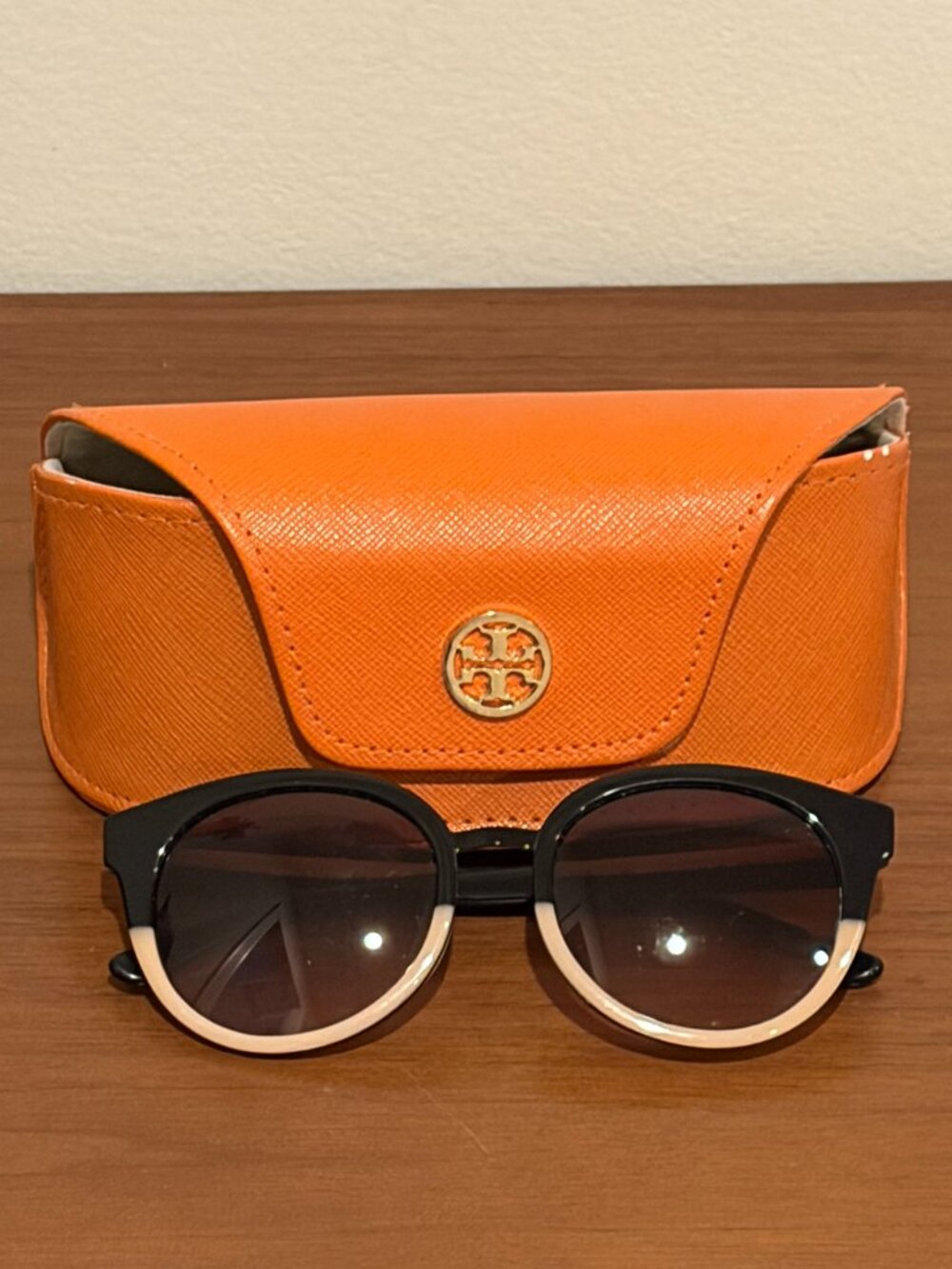 Tory Burch Panama TY7062 sunglasses in black and cream with signature case